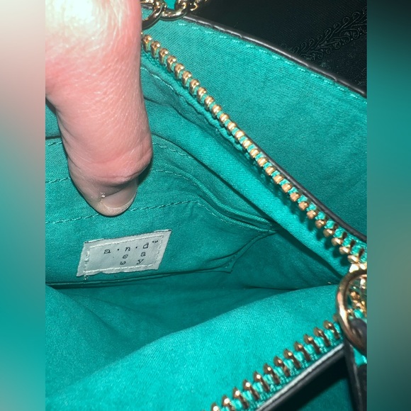 A new day vegan leather crossbody mini purse in green - Picture 9 of 9